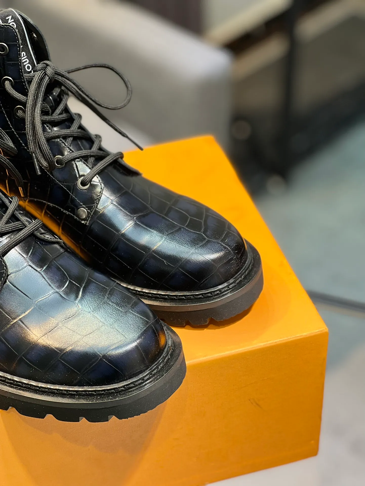 Men's shoes 💰900 L Home - the latest LV men's business casual boots, luxury and nobility are a must, all made of imported original first-layer cowhide, just to create a more comfortable wearing experience, ➕top imported water-dyed full cow lining, original high wear-resistant outsole! 👏👏 Size: Male 39-44; (38 45 46 customized)